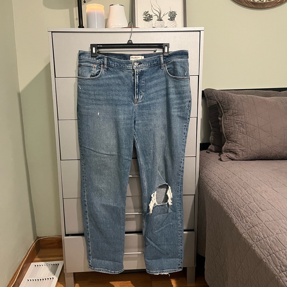 Abercrombie & Fitch 90s Distressed Straight Low Rise Jeans | Size 16R Curve Love